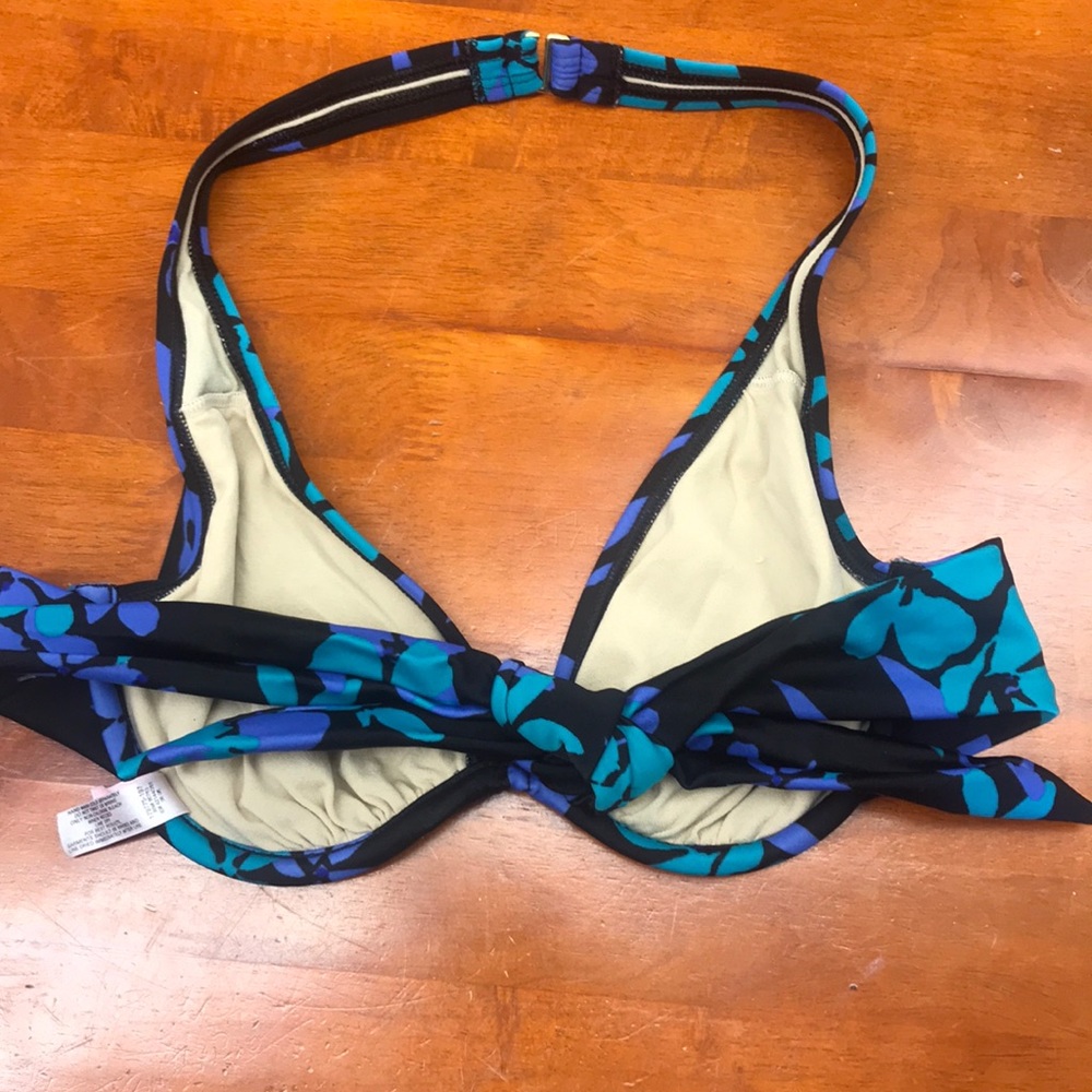 Victoria’s Secret bikini top 👙 - Picture 3 of 5